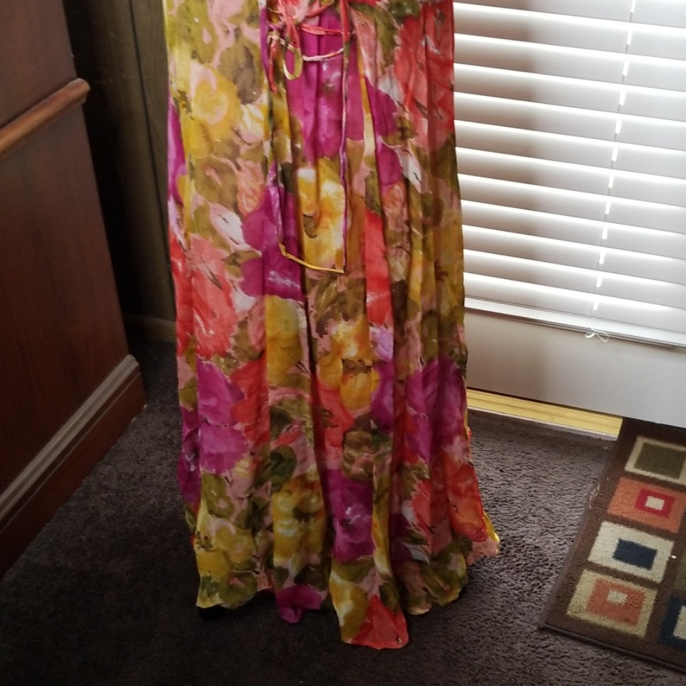 Dress - Picture 3 of 3